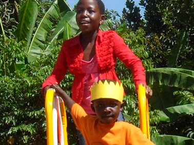 Abaana - Christmas comes early for Strathearn Primary.